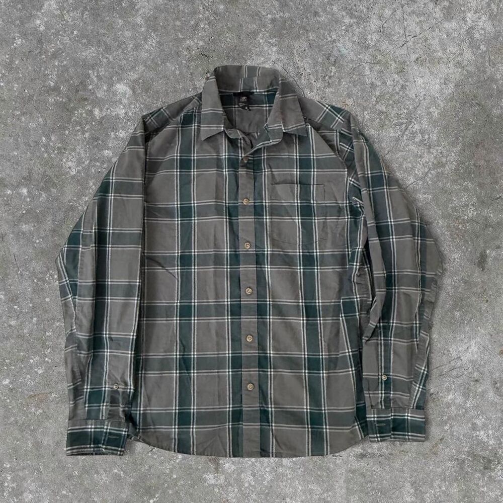 Mountain Hardwear Men’s Medium Gray Green Plaid Button Up Long Sleeve Shirt